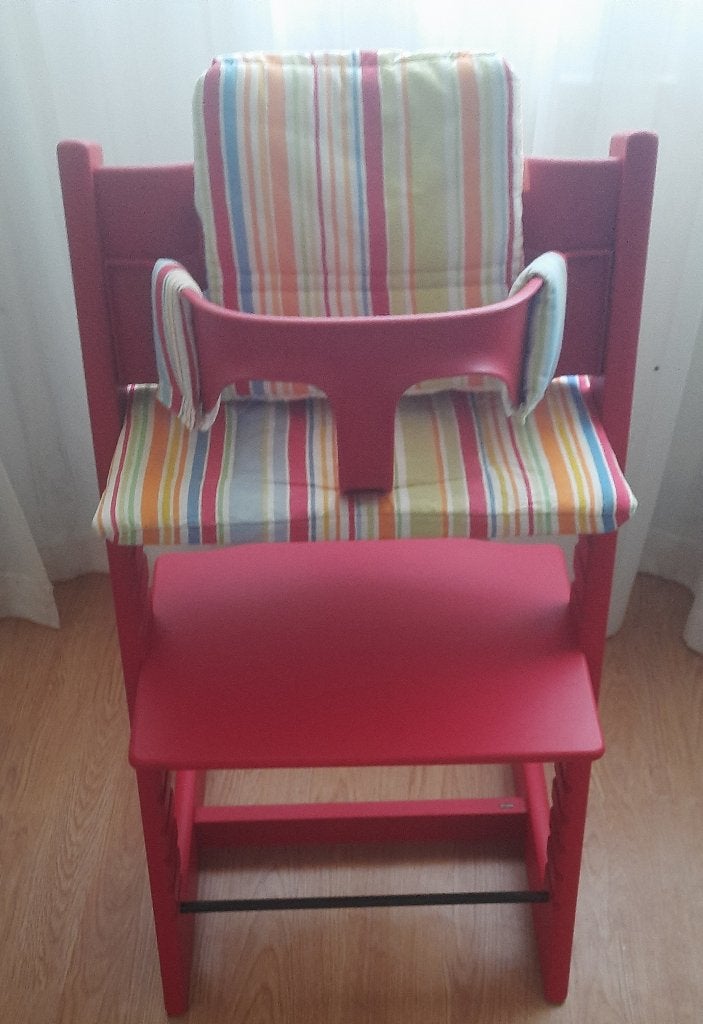 Super Mooie Rode Stokke kinderstoel kan gelijk aan tafel, Ophalen, Zo goed als nieuw, Meegroeistoel, Aanschuifbaar