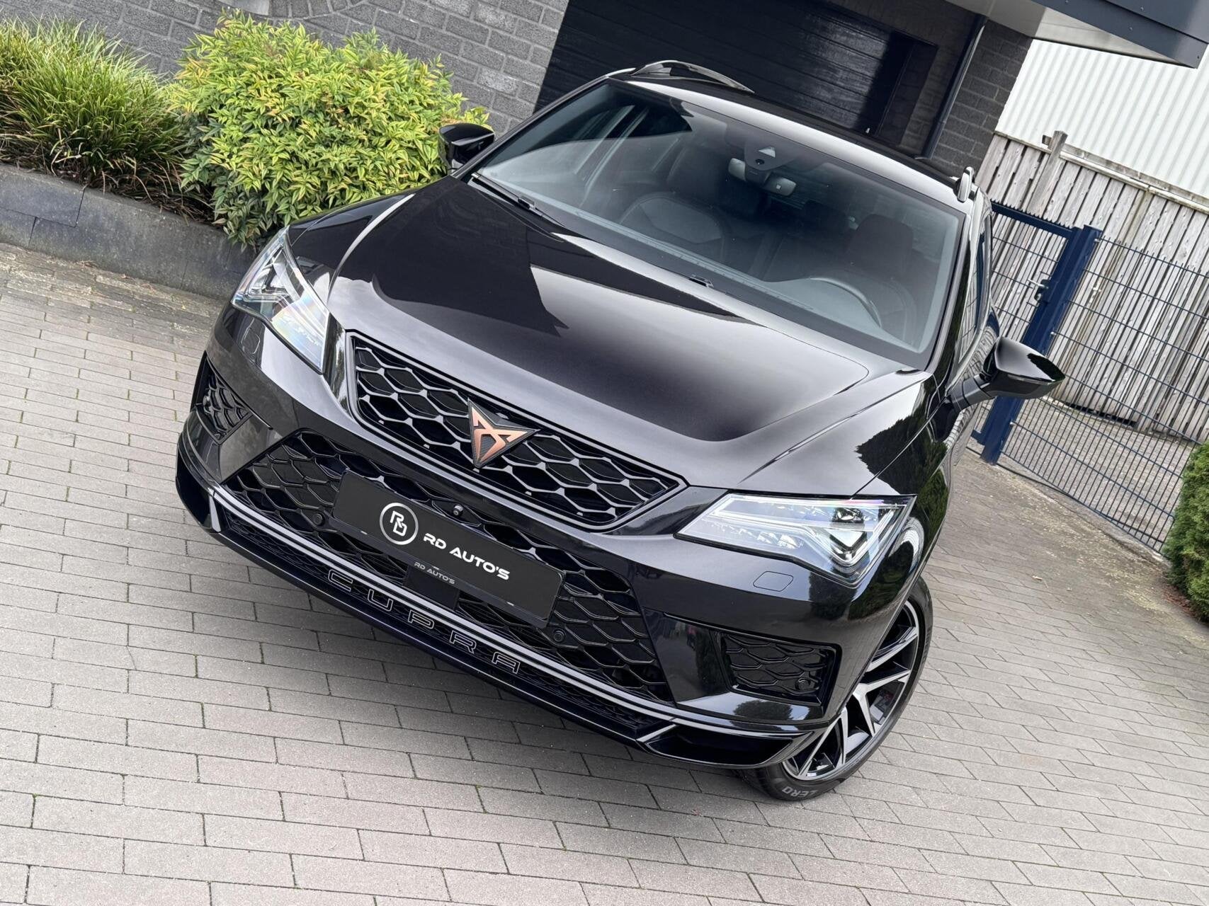 CUPRA Ateca 2.0 TSI 4DRIVE BEATS 360° Adaptive cruise Beats, Auto's, Automaat, Dealer onderhouden, Gebruikt, 4 cilinders