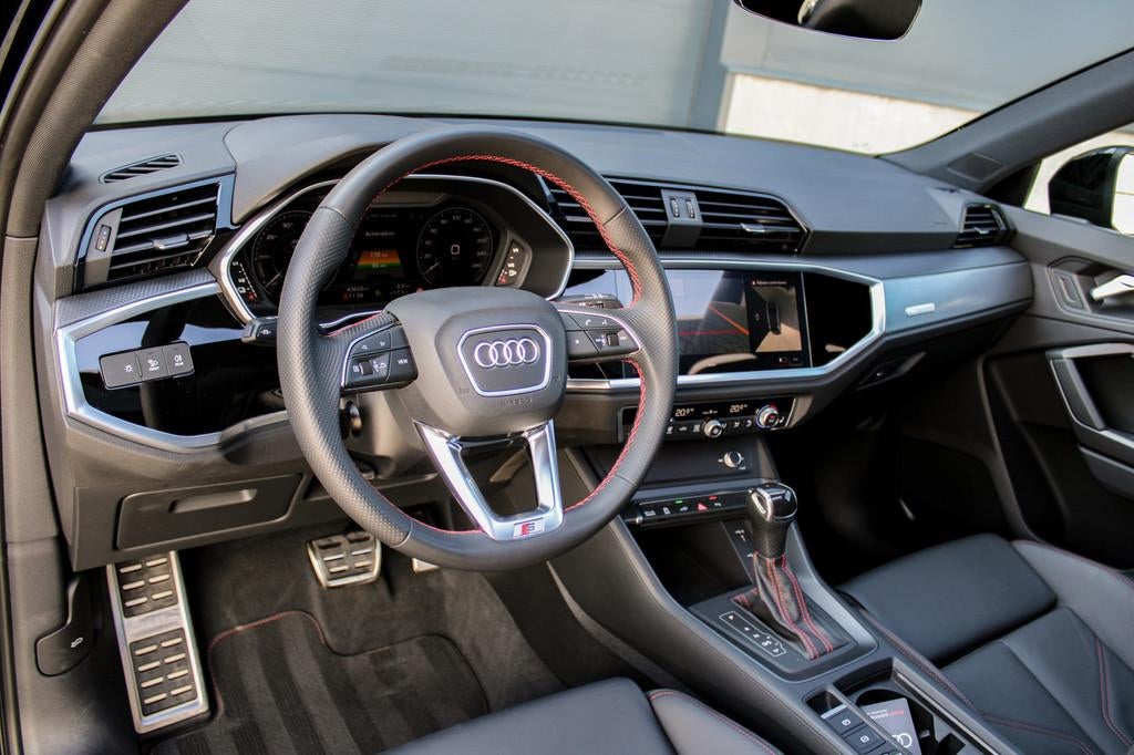 Audi Q3 Sportback 45 TFSI e S Edition | 360 camera | Pano |, Gebruikt, Zwart, Zwart, Hybride Elektrisch/Benzine