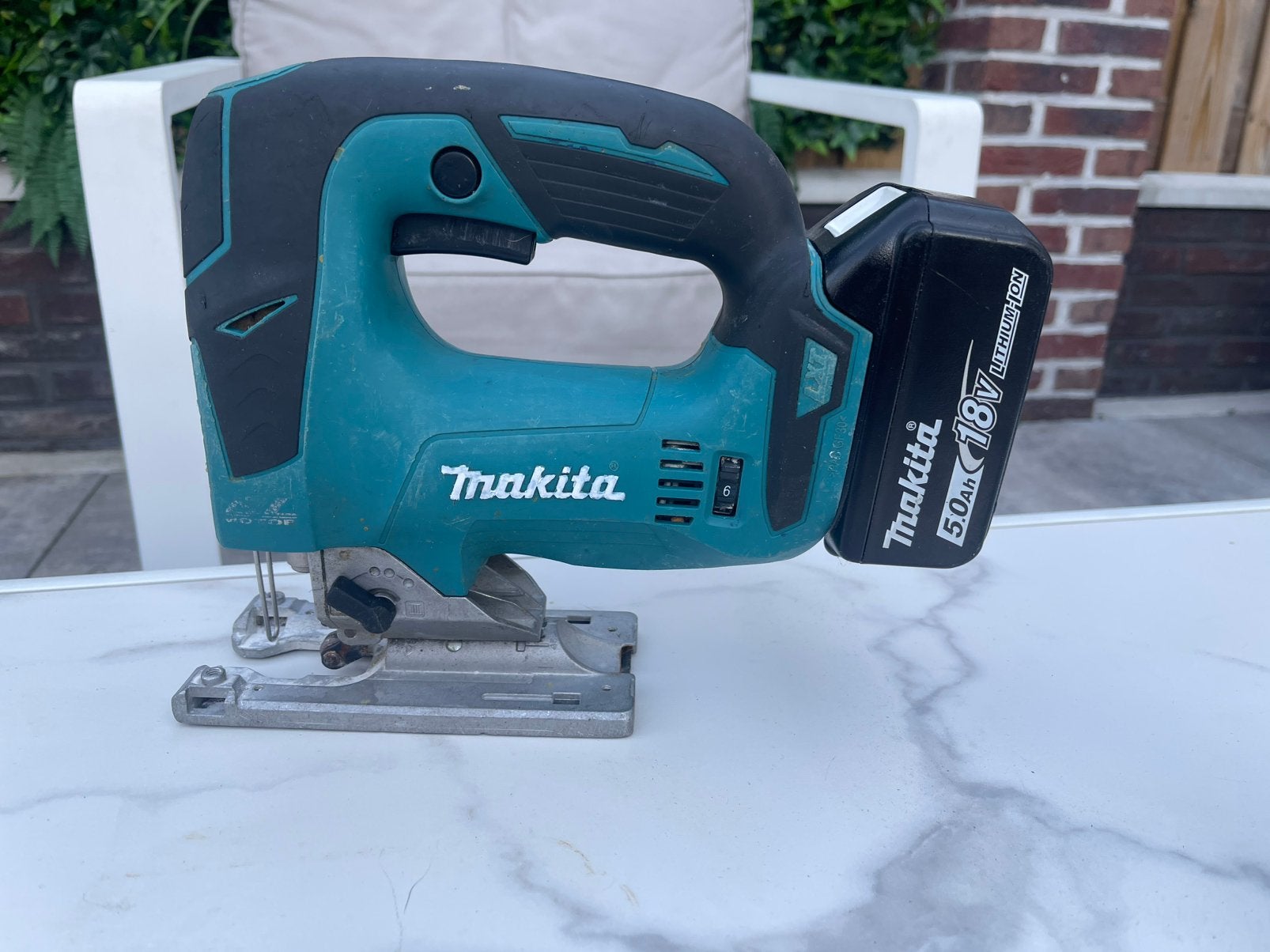 Makita 18 v decoupeerzaag, 70 mm of meer, 600 tot 1200 watt, Ophalen of Verzenden, Zo goed als nieuw