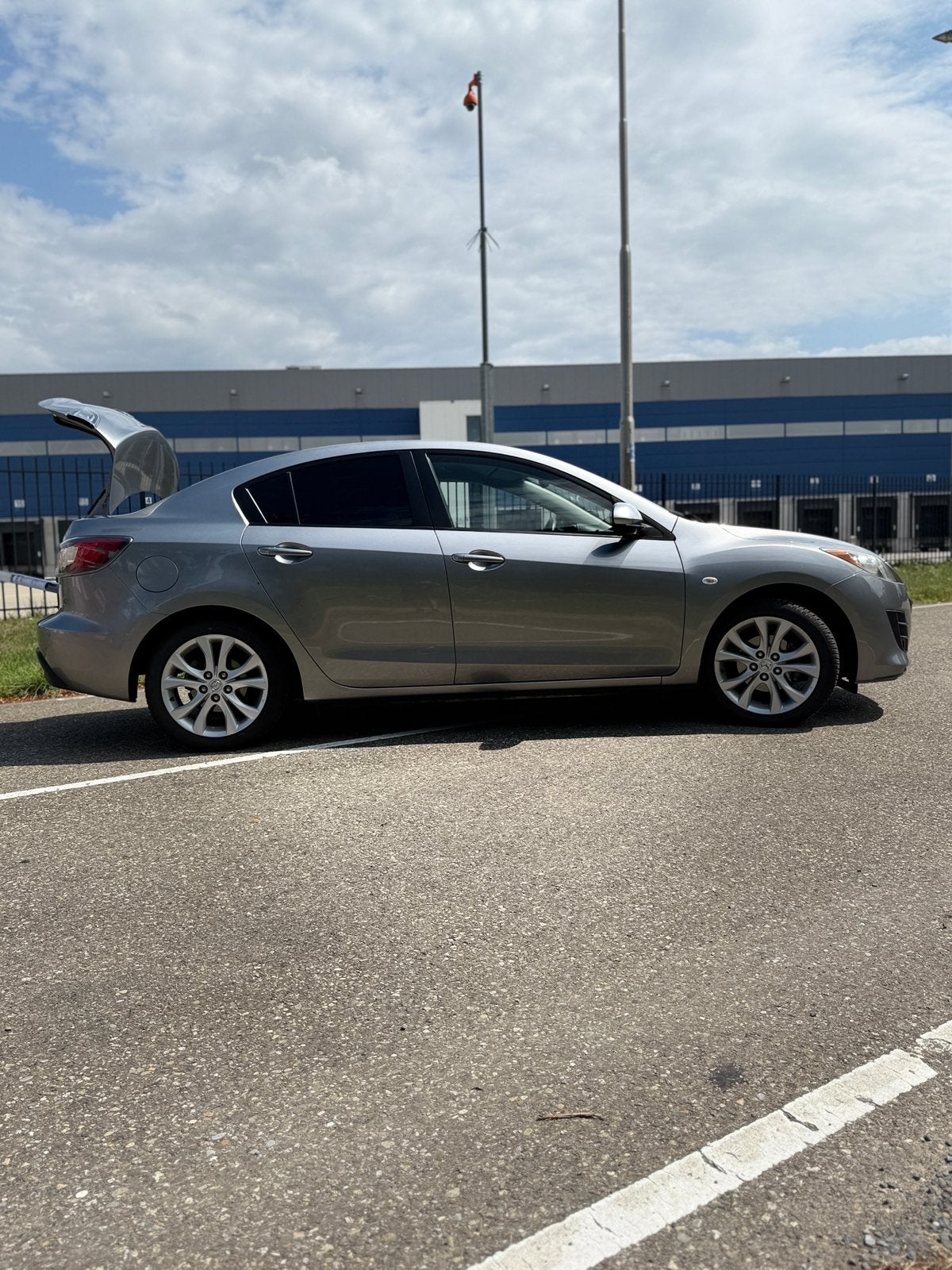 Mazda 3 1.6 Sedan| Zeer Net | CarPlay + Camera | 165.200 km!, Auto's, Voorwielaandrijving, Euro 5, Zwart, 4 cilinders