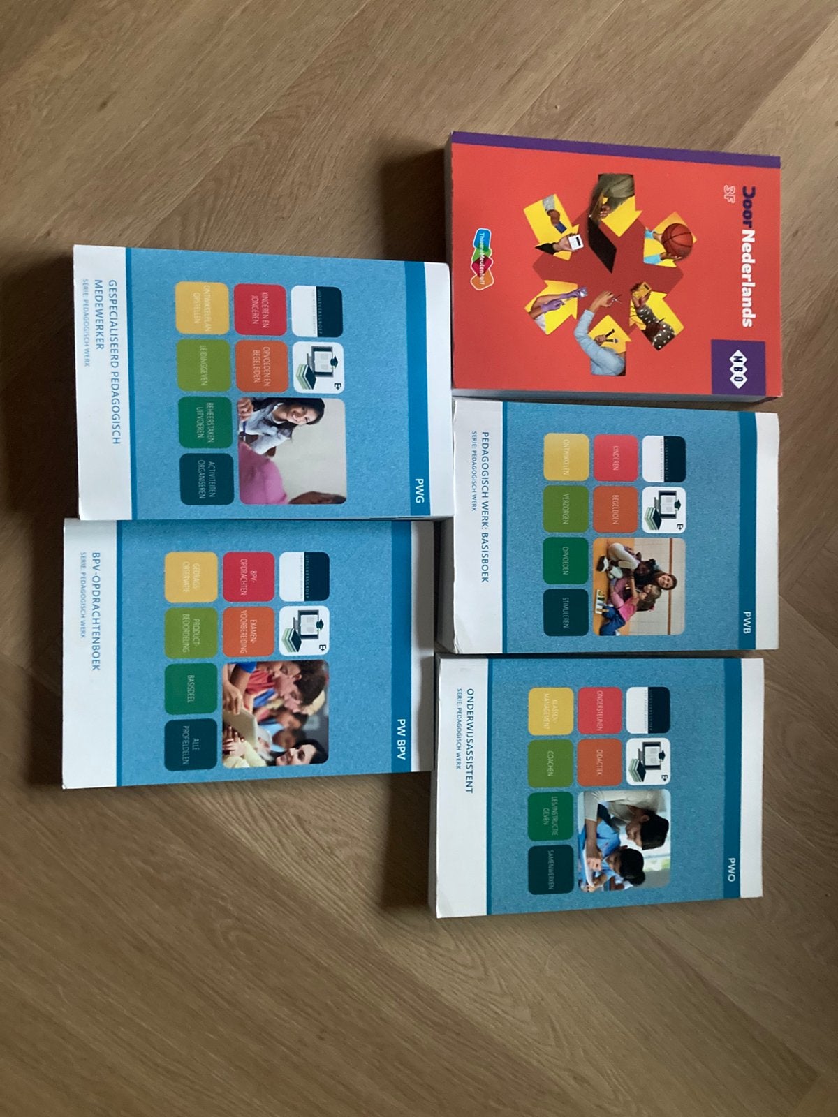 Gespecialiseerd pedagogisch medewerker mbo 4!, Ophalen of Verzenden, Zo goed als nieuw, Overige niveaus, Overige vakken