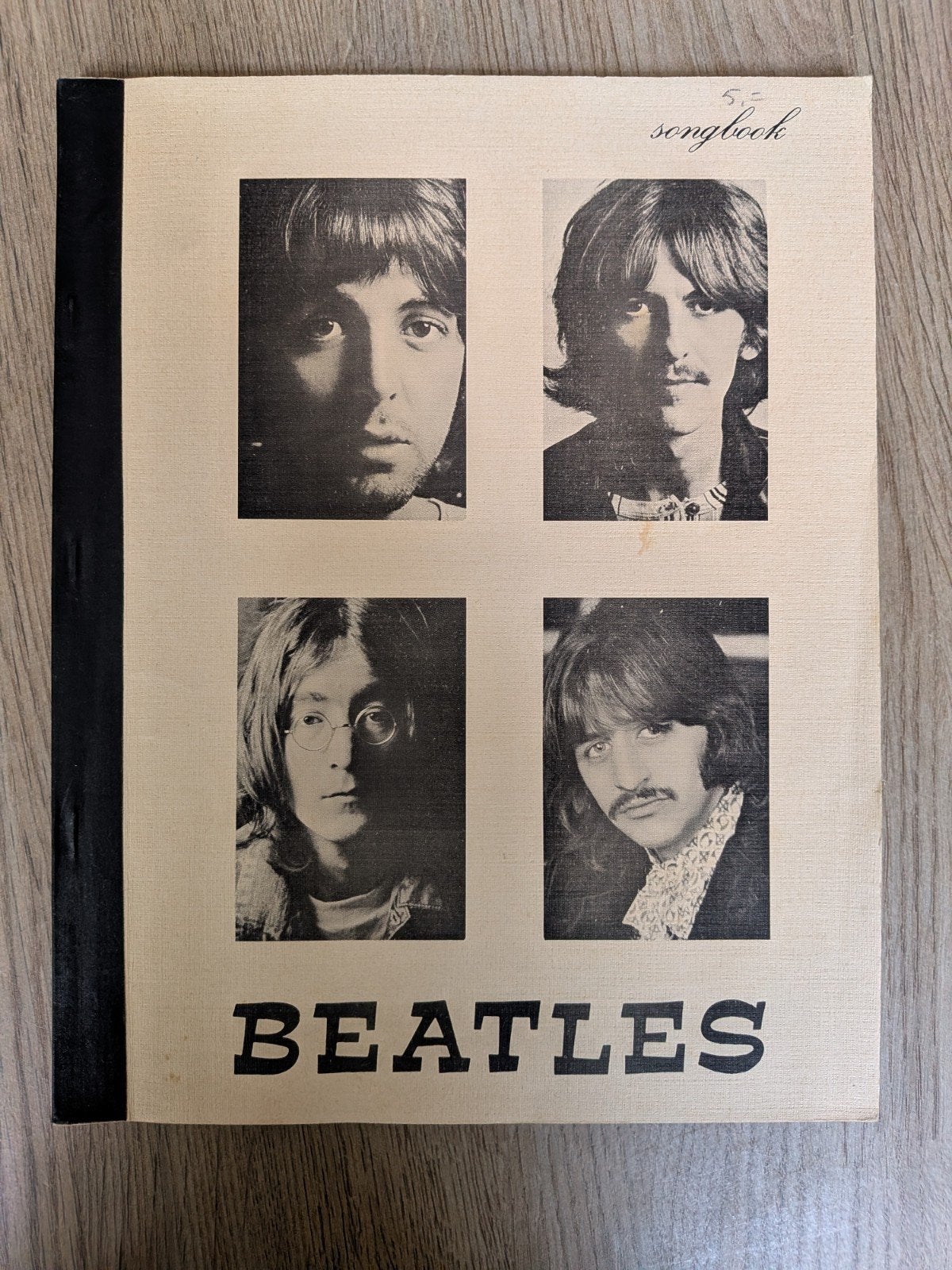Zeldzaam Beatles Songbook jaren '70 zeldzaam.
Dit is een zel, Ophalen, Gebruikt