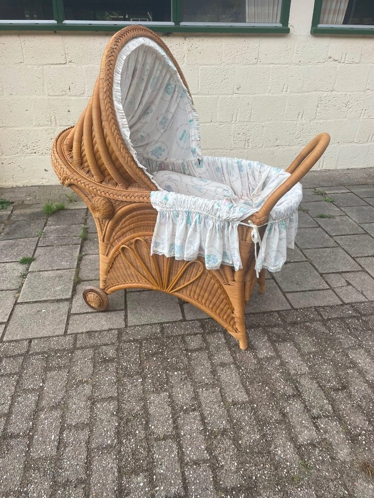 Vintage rieten wieg, Ophalen, Gebruikt, Wieg