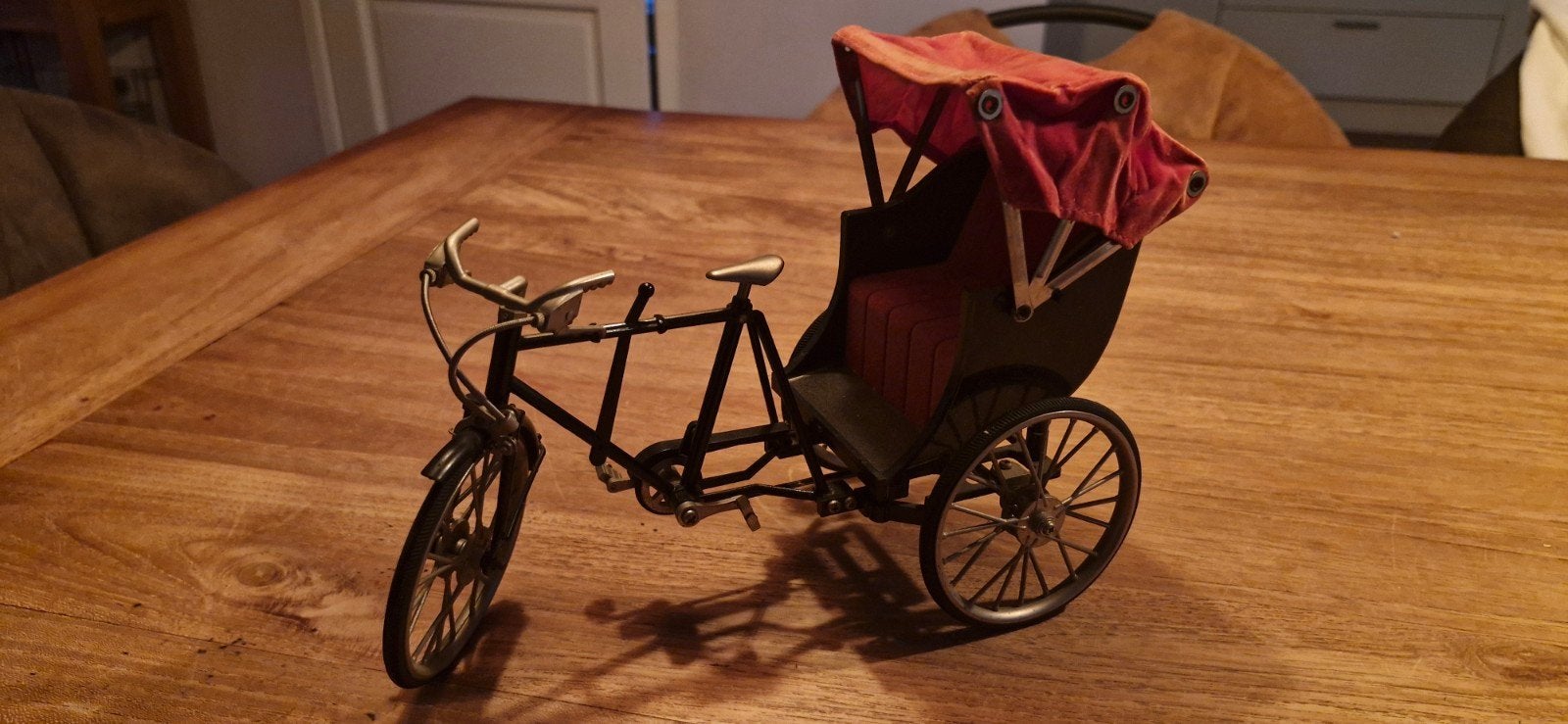 Metalen miniatuurmodel van een riksja of fietstaxi, Overige merken, Gebruikt, Ophalen of Verzenden, Groter dan 1:32