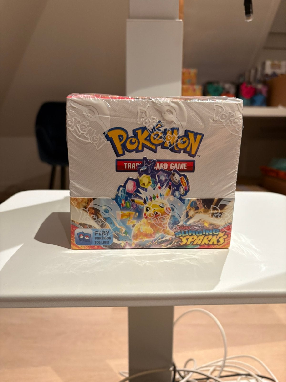 Surging Sparks boosterbox, Ophalen of Verzenden, Zo goed als nieuw