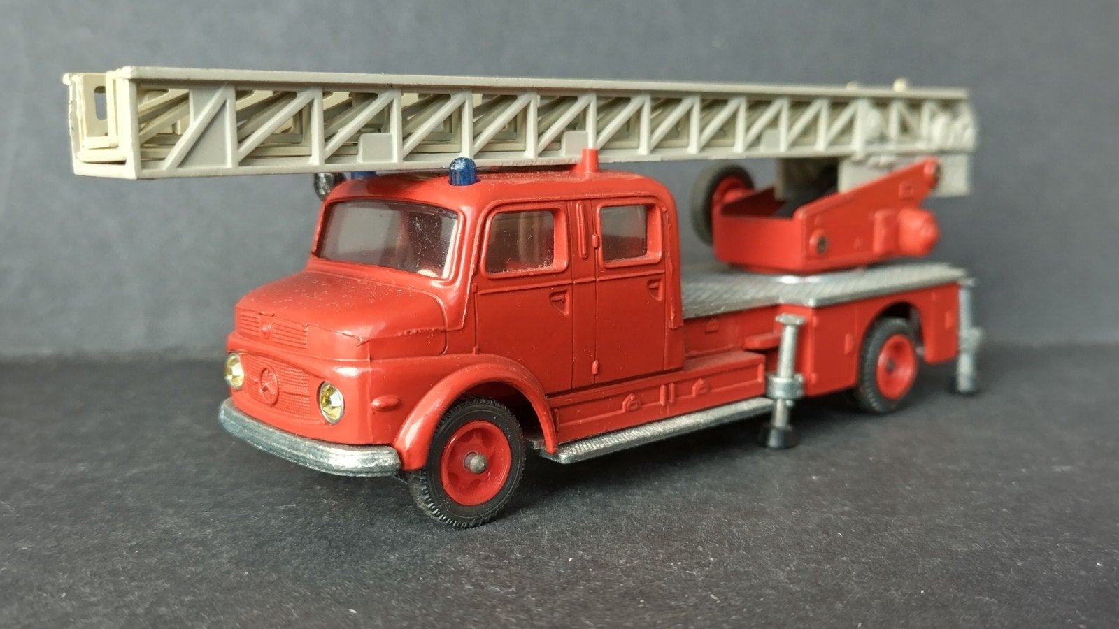Mercedes Benz Rundhauber Feuerwehr Siku Pol, Gebruikt, Verzenden, Bus of Vrachtwagen, Sieper