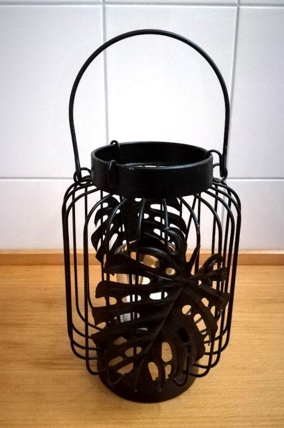 Windlicht zwart metaaldraad met bladmotief €8,00, Windlicht, Zwart, Ophalen of Verzenden, Zo goed als nieuw