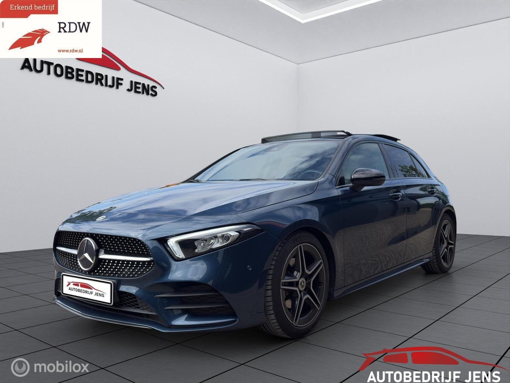 Mercedes A-klasse 200 AMG|Pano|carplay|, Auto's, Mercedes-Benz, Gebruikt, Euro 6, 4 cilinders, Blauw