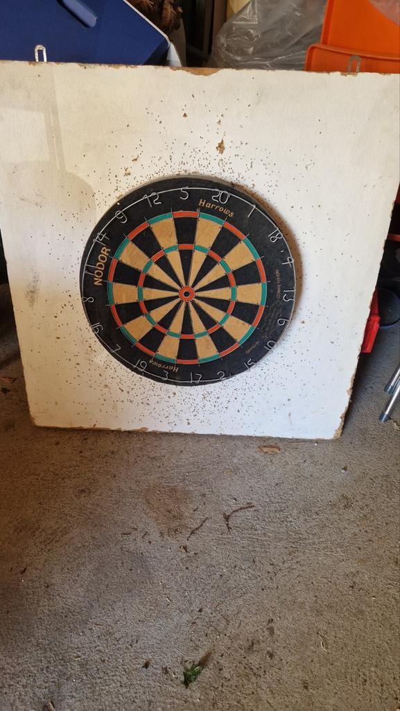 Oud Nodor dartbord op plaat - Klaar voor een nieuwe ronde!, Sport en Fitness, Darts, Ophalen, Gebruikt, Dartbord