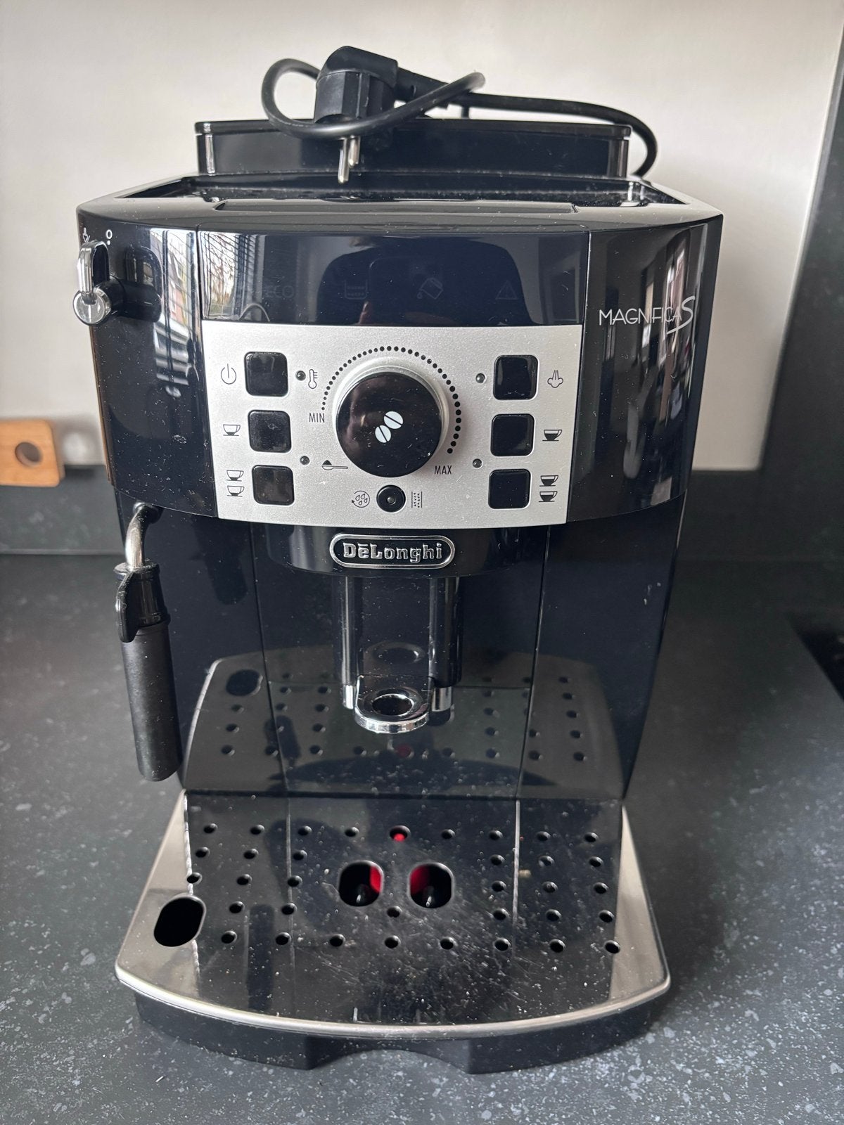 De'Longhi Magnifica S volautomatische koffiemachine, Stoompijpje, Gebruikt, Espresso apparaat, 2 tot 4 kopjes