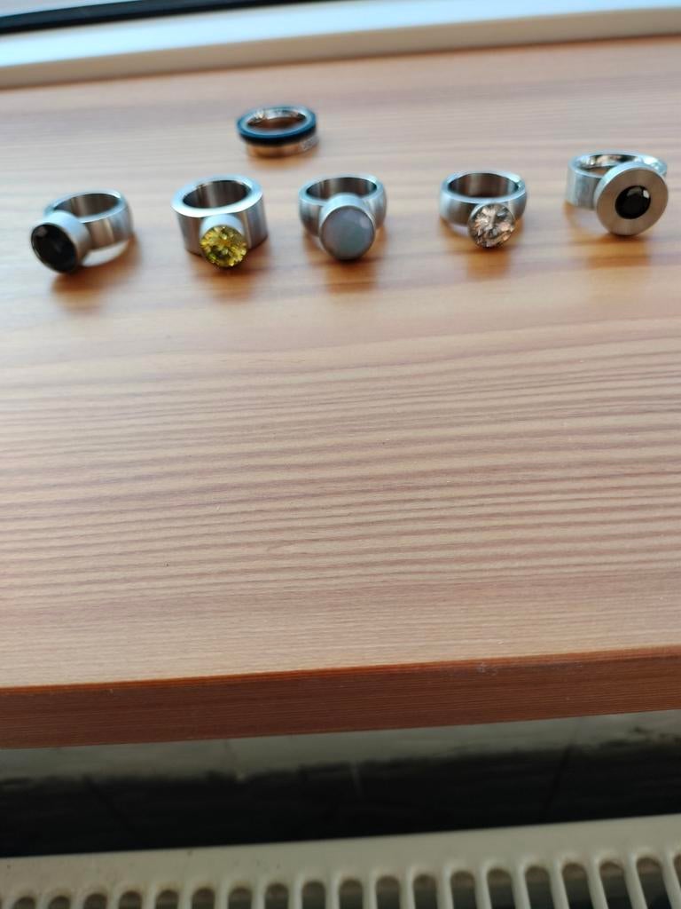 6 stoere melano ringen voor 20 euro., Sieraden, Tassen en Uiterlijk, Ringen, Gebruikt, IJzer of Staal, Ophalen of Verzenden, Dame of Heer