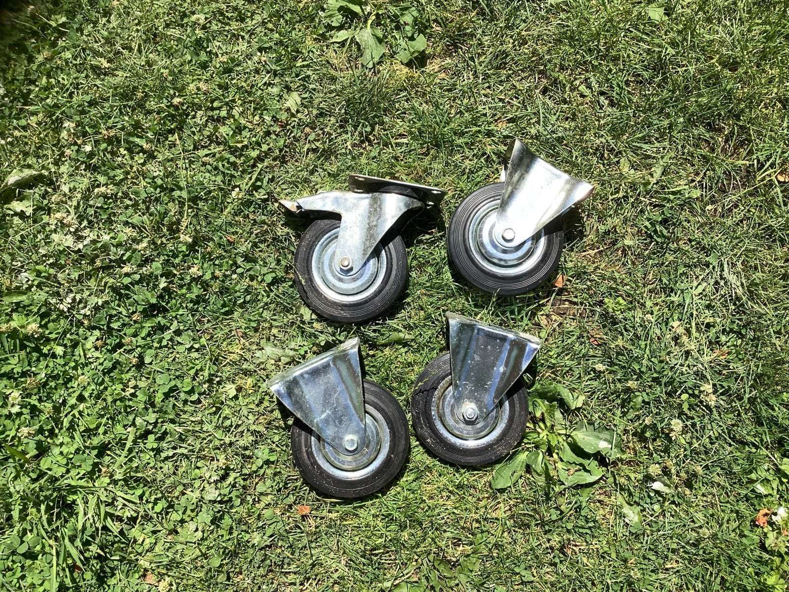 3 bokwielen en 1 zwenkwiel.160/40-80, Ophalen, Gebruikt