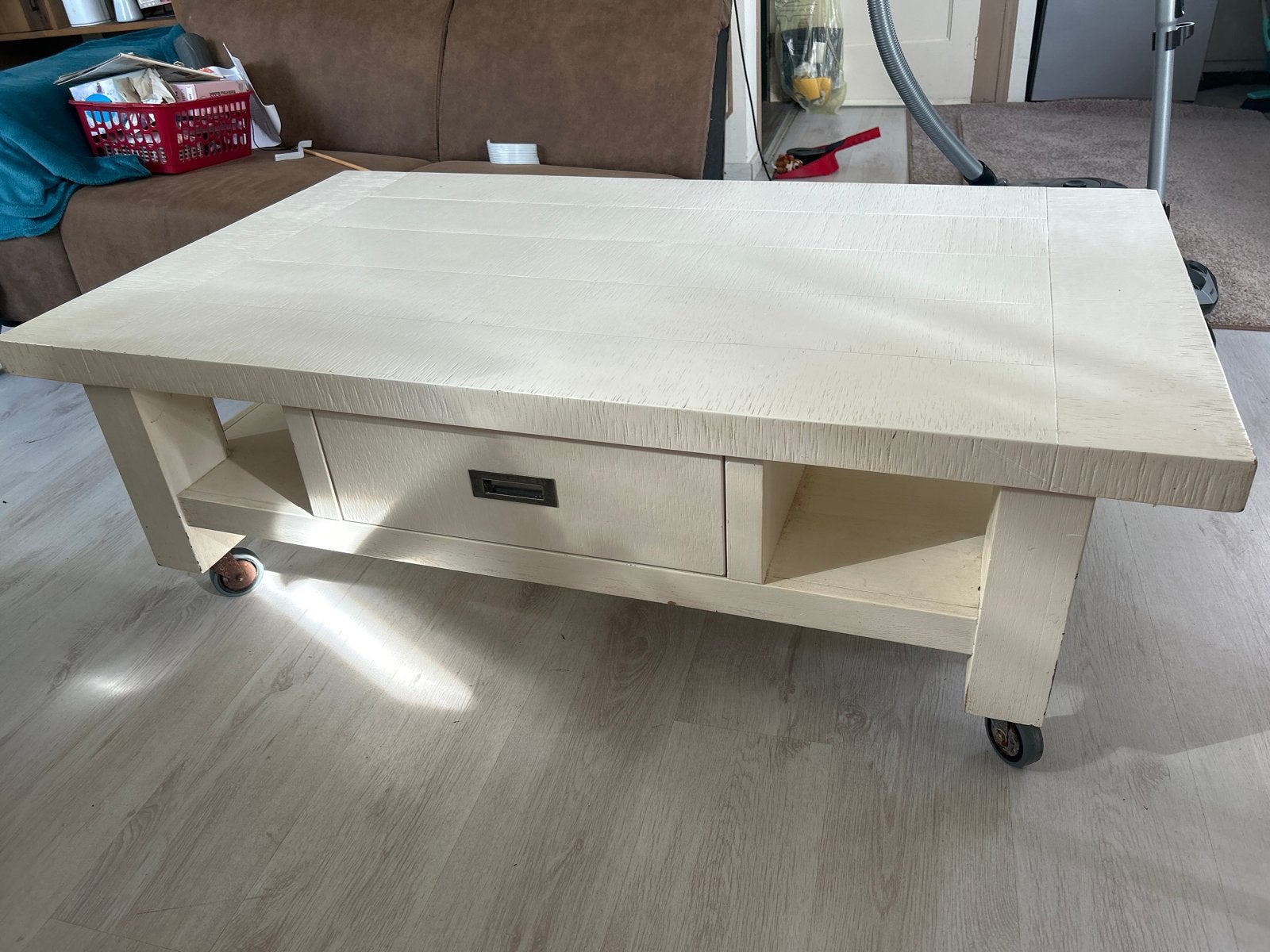 Salontafel met lade en wieltjes - Crème/Wit, Huis en Inrichting, Ophalen, Gebruikt, Overige houtsoorten, 100 tot 150 cm