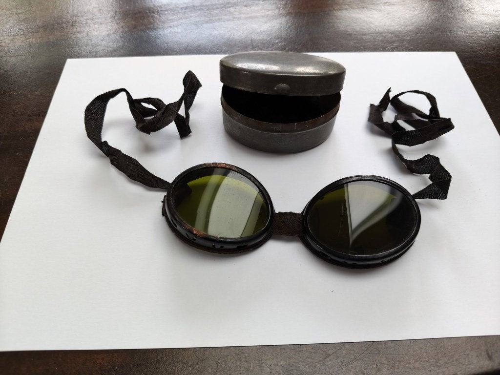Zeldzame WWII Zwitserse legerbril met orig. blikje, Ophalen of Verzenden