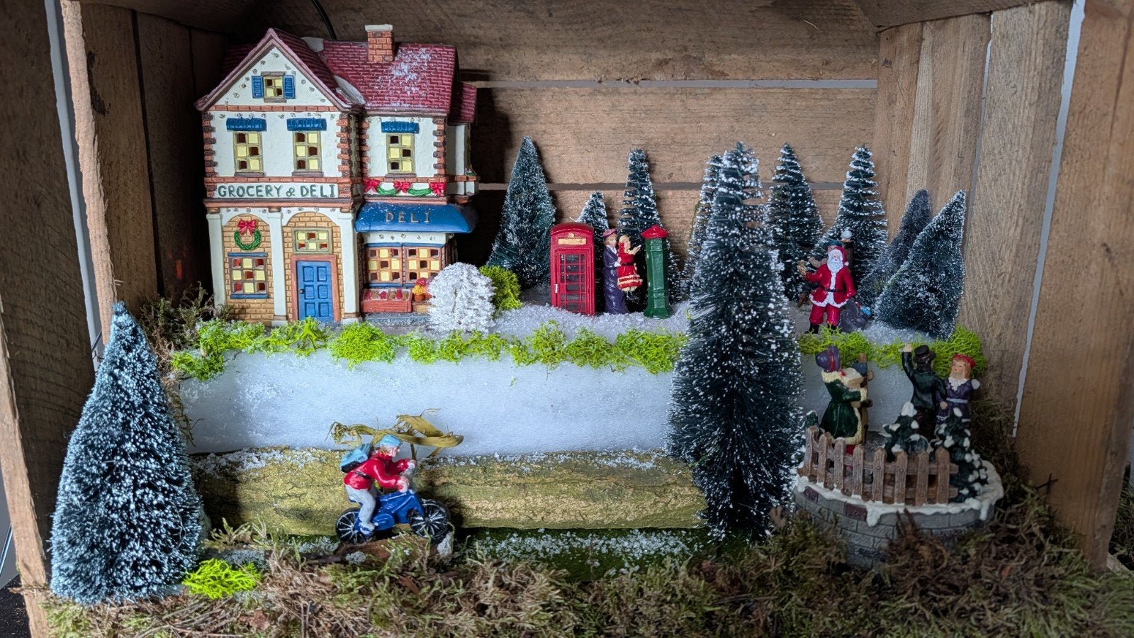 Kersthuis tafereel, kerstdorp in fruitkist, Diversen, Ophalen of Verzenden