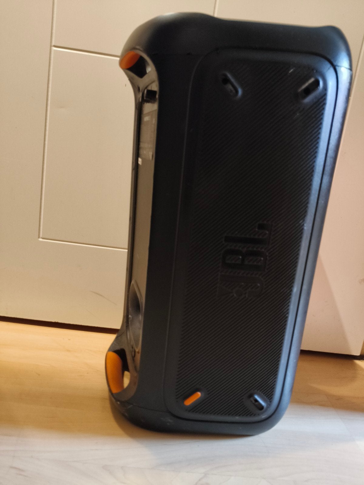 Foto 5 van JBL PartyBox 100 - Krachtige draagbare partyspeaker