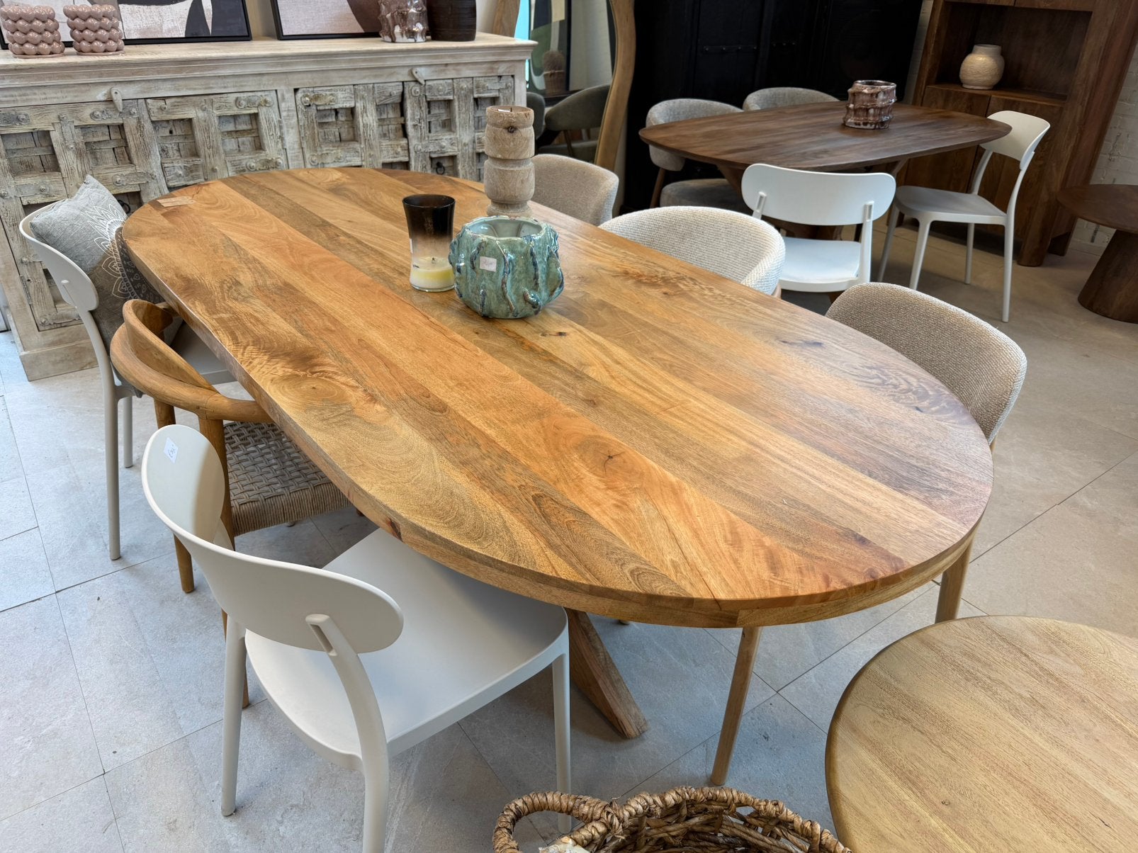 Magazijn leegverkoop eettafel deens ovaal mangohout matrix