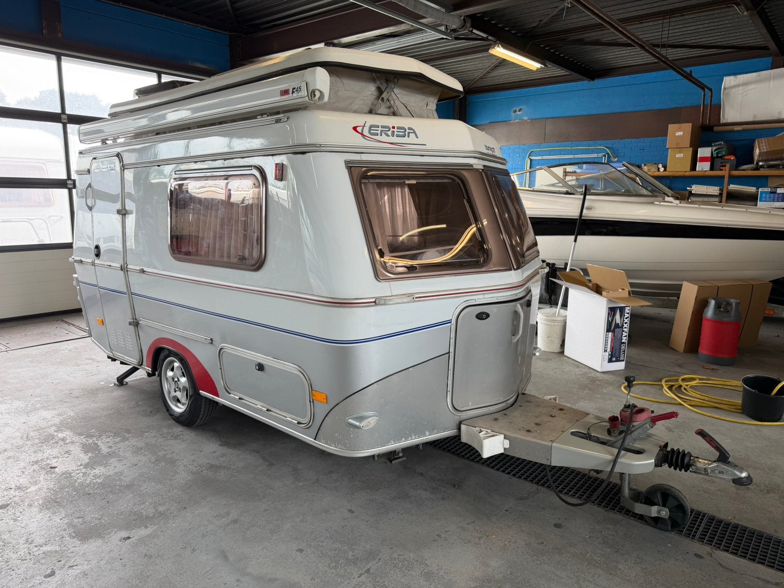 Eriba Touring Puck 225 GT casetteluifel voortent fietsenrek, Caravans en Kamperen, Vast bed, J, Bedrijf, Treinzit