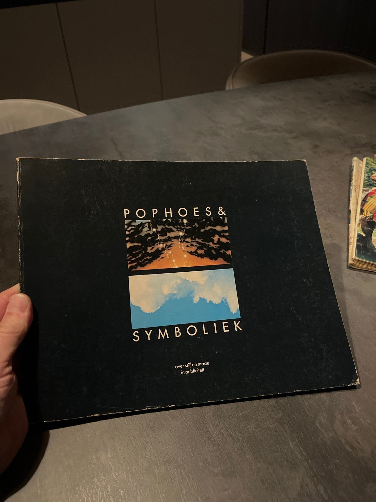 Pophoes & Symboliek: Stijl en Mode in Publiciteit (1982), Boeken, Muziek, Ophalen of Verzenden, Gelezen, Algemeen