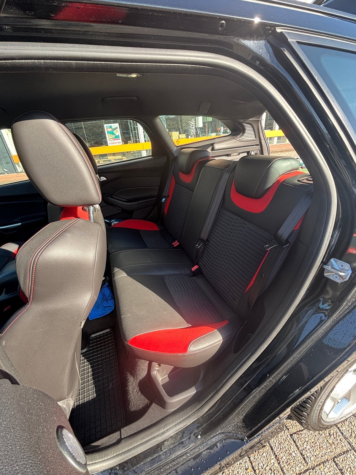 Foto 14 van Ford Focus 2.0 ST 184KW Wagon 2014 Zwart