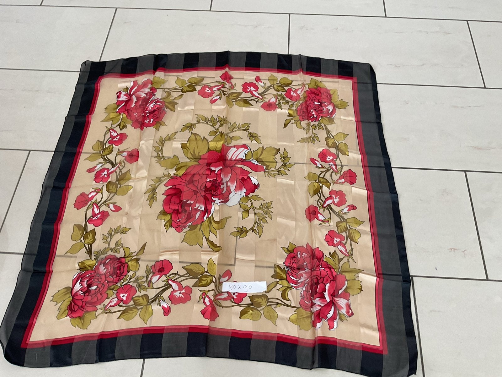 Bloemenprint Sjaal 90x90 cm, Ophalen of Verzenden, Nieuw, Maat 38/40 (M), Sjaal