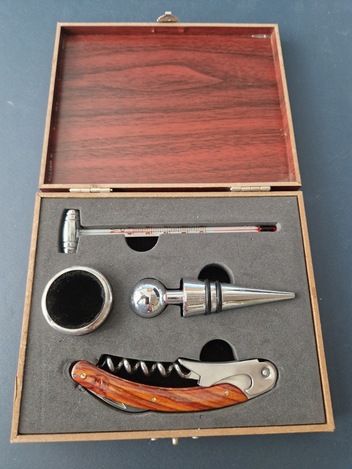 Wijnaccessoires set in houten kistje, Ophalen of Verzenden, Zo goed als nieuw, Minder dan 5 flessen, Metaal