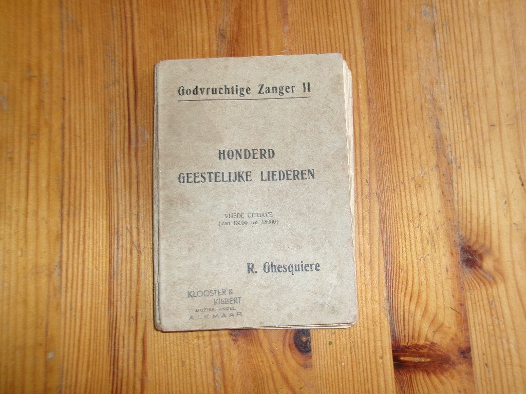 R. Ghesquiere - honderd geestelijke liederen, Gebruikt, Zang, Ophalen of Verzenden, Religie en Gospel