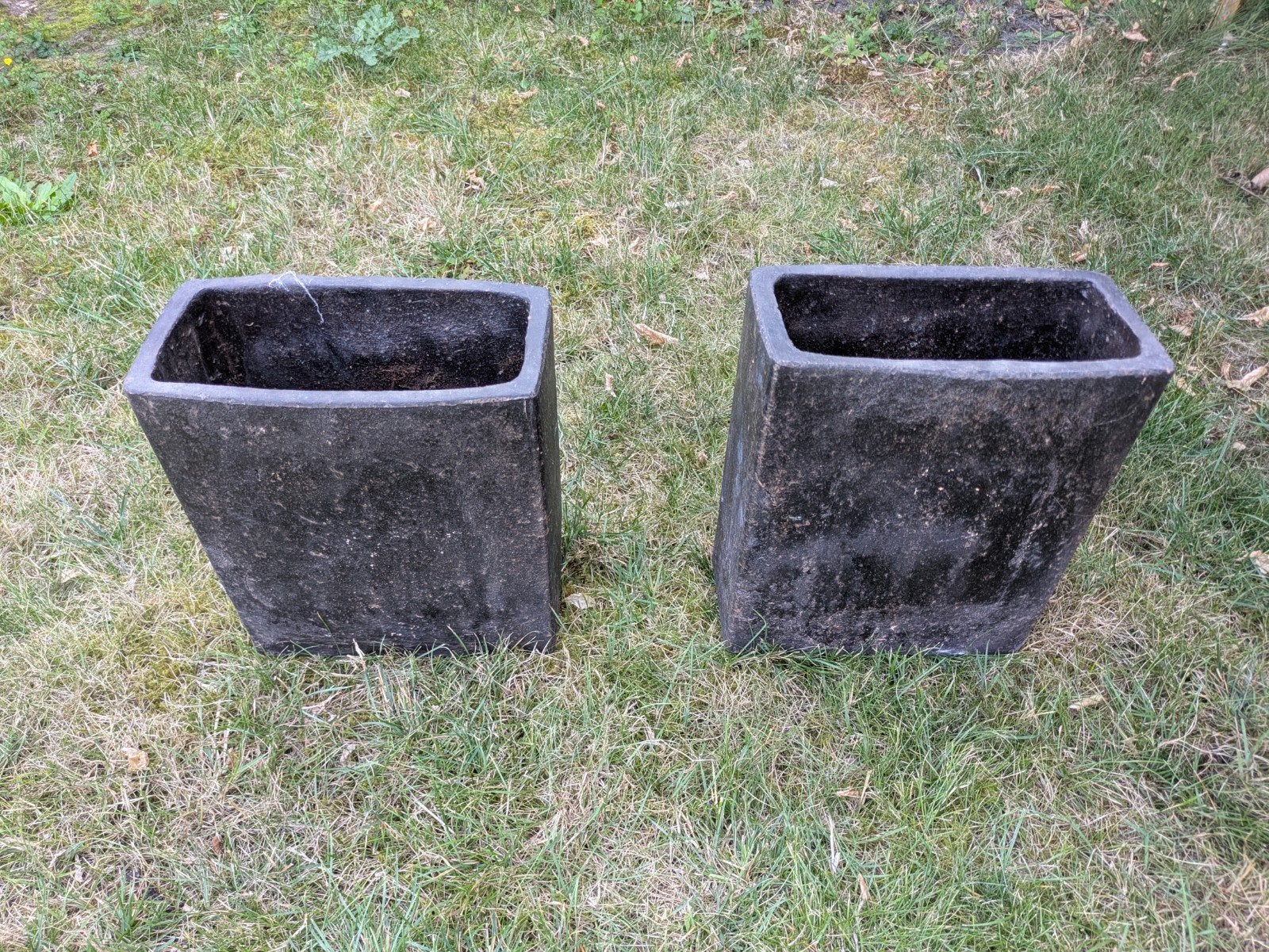 Gratis twee robuuste plantenbakken van steen, ong 30cm hoog, Tuin en Terras, Bloembakken en Plantenbakken, Gebruikt, Steen, Balkon