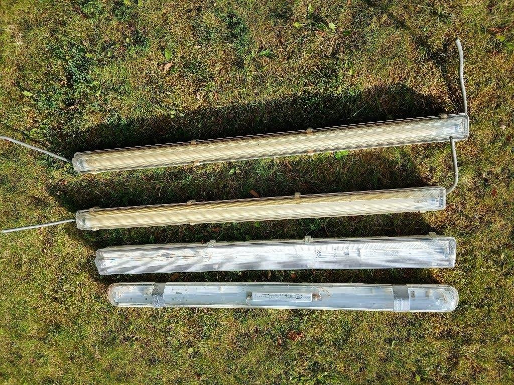 Tl lampen/licht  kappen 4 stuks+kabeldoos, Ophalen, Gebruikt, Minder dan 50 watt, Overige typen