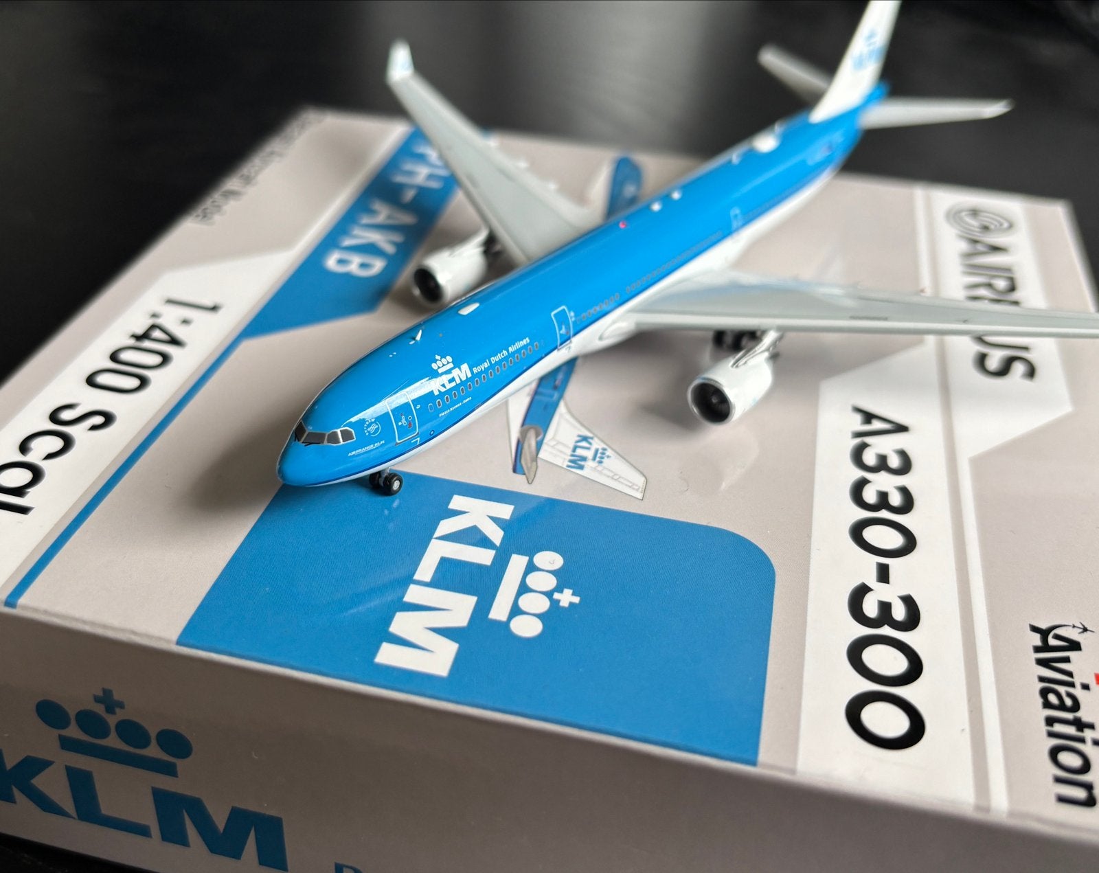KLM Airbus A330-300 schaalmodel 1:400 PH-AKB, Overige merken, 1:72 tot 1:144, Verzenden, Zo goed als nieuw