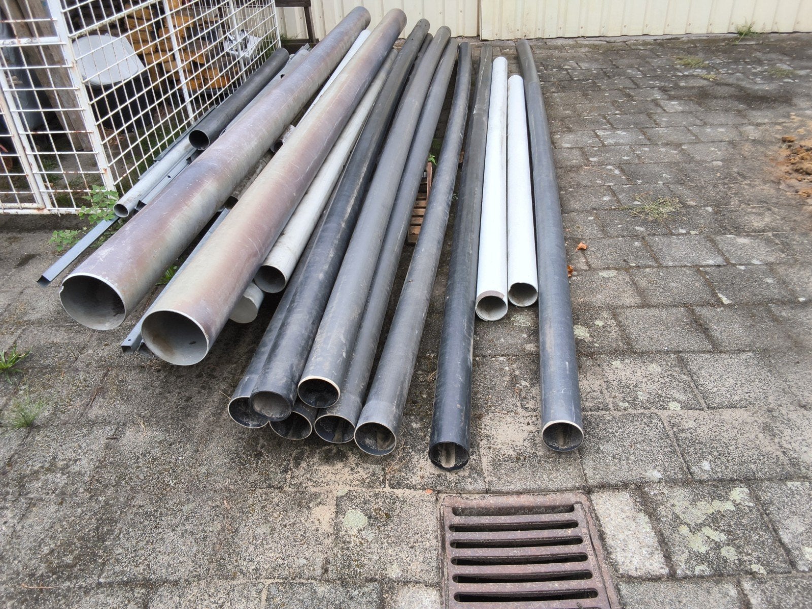 Diverse afvoerbuizen en rechte buizen, gebruikt, Ophalen, 4 tot 6 meter, Zo goed als nieuw, 80 mm of meer
