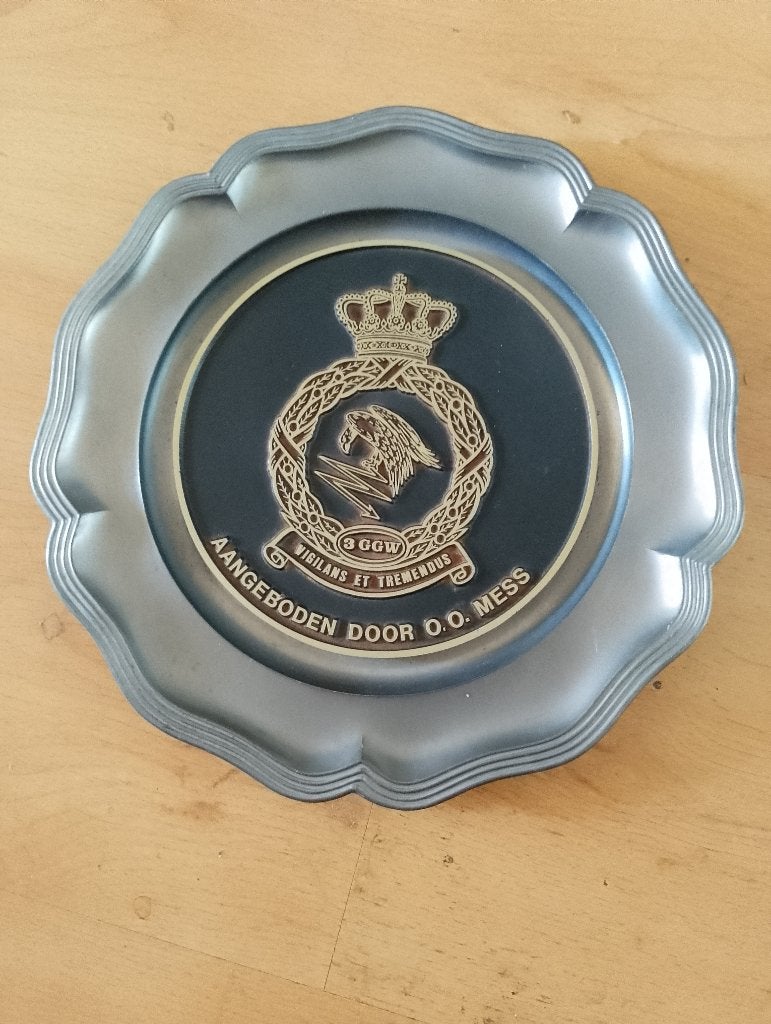 Tinnen wandbord 3ggw, Verzamelen, Verzenden, Luchtmacht, Nederland, Embleem of Badge