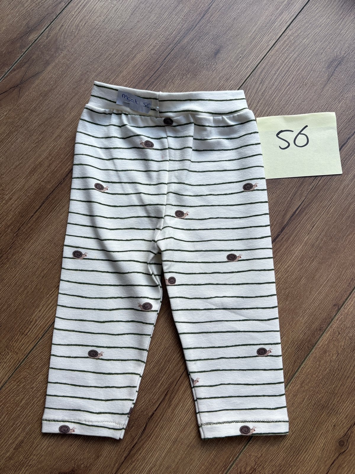 Nieuw broekje met slakjes - maat 56, Ophalen of Verzenden, Nieuw, Jongetje of Meisje, Broekje
