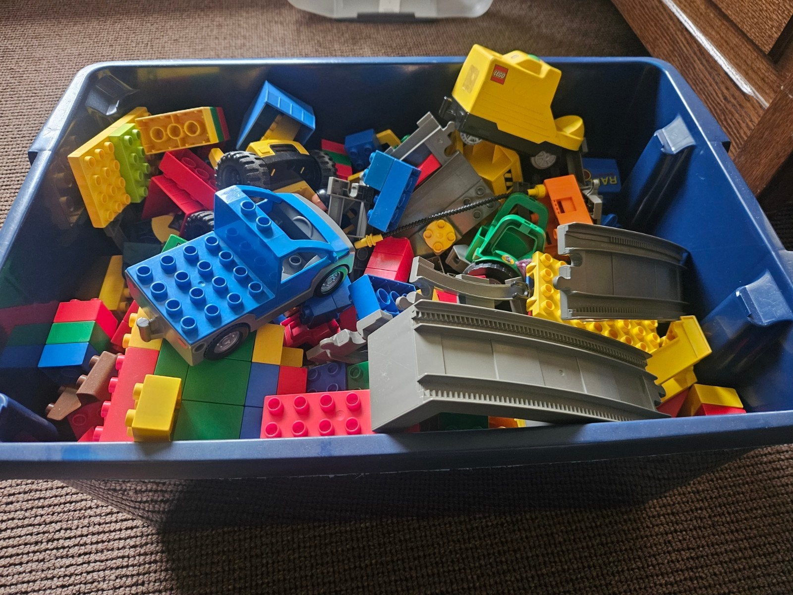 Grote doos met duplo bouwstenen  voertuigen, trein,  rails, Ophalen, Gebruikt, Overige merken