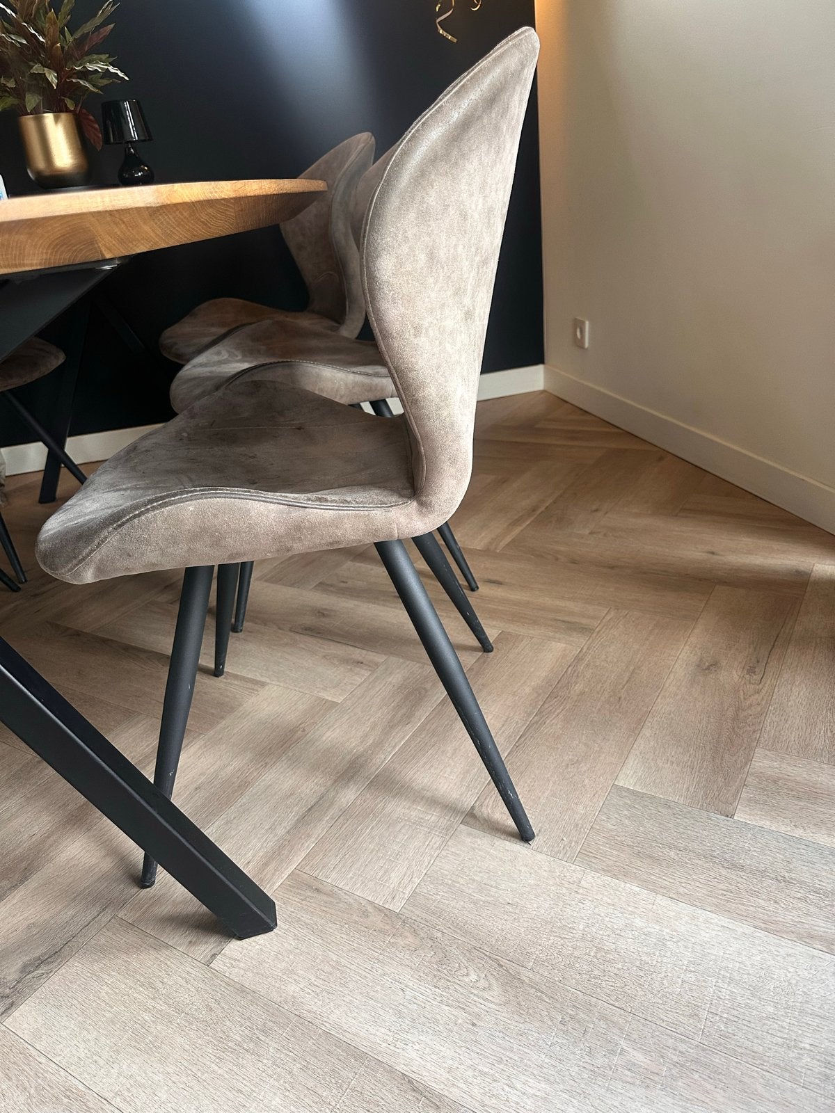 6 Eetkamerstoelen - 2 zo goed als nieuw, 4 gebruikt, Ophalen, Gebruikt, Bruin, Stof