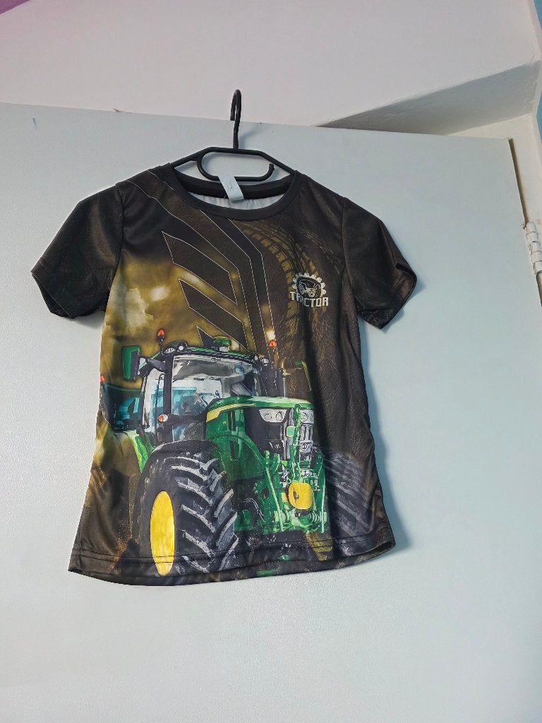Nieuw jongens shirt maat 134/140 groen met een trekker, Ophalen of Verzenden, Nieuw, Jongen