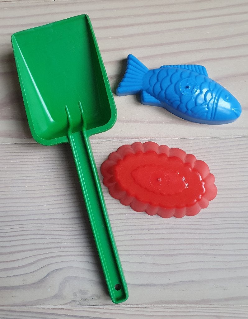 schepje en 2 vormpjes voor zandbak, €4 incl verzendkosten, Verzenden, Zo goed als nieuw