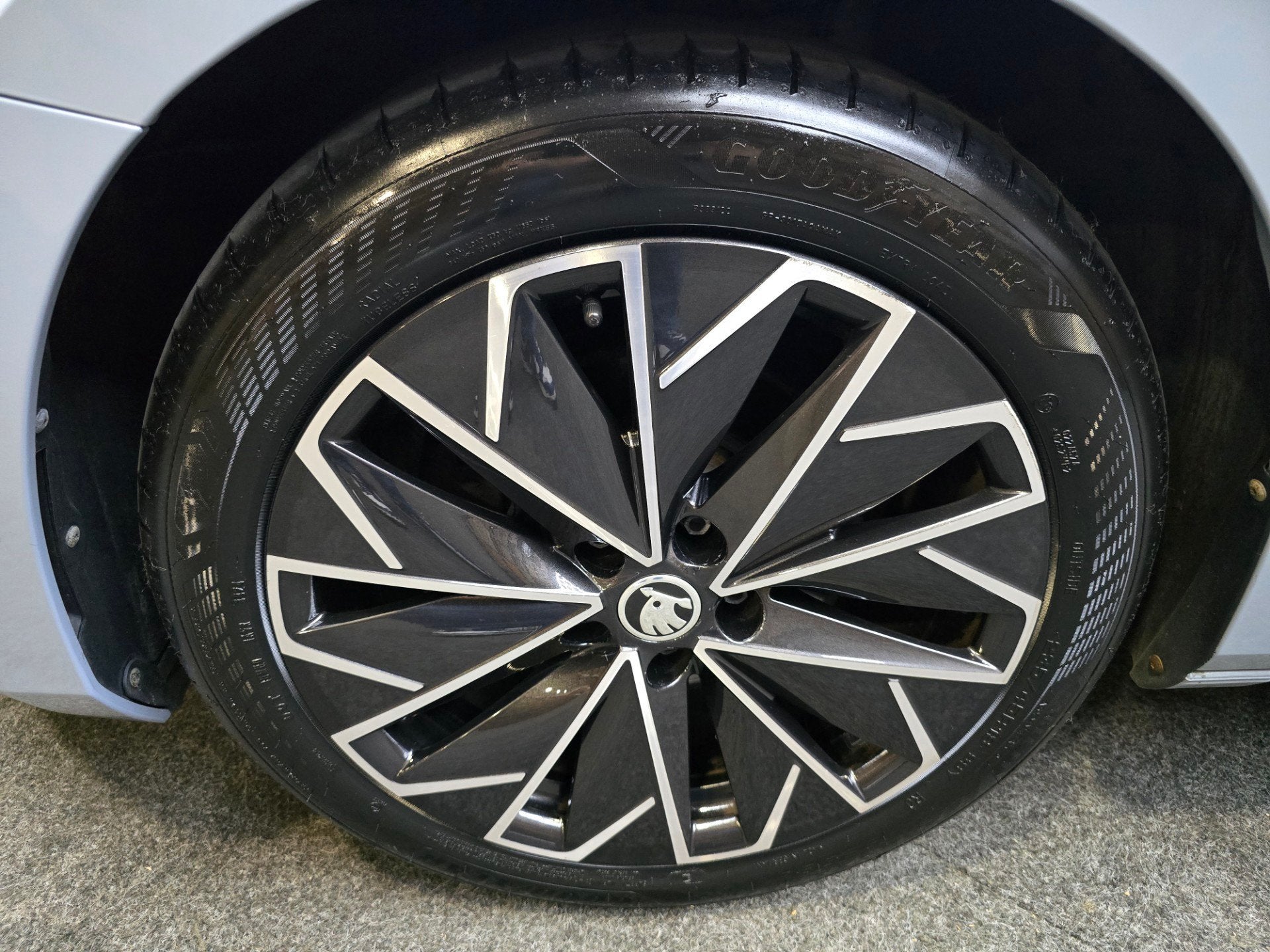 Skoda Superb Combi 1.4 TSI iV Sportline Business PHEV L&K Pa, Auto's, Gebruikt, Adaptive Cruise Control, 1709 kg, Hybride Elektrisch/Benzine