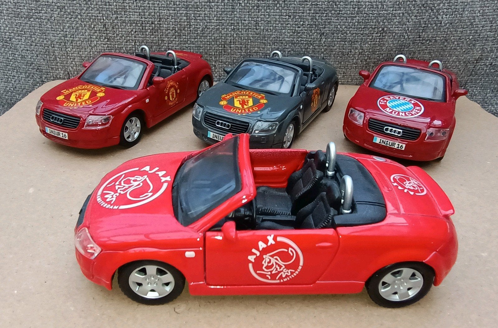 Maisto Audi TT Roadster MK1 1:36 voetbalclubs, Ophalen of Verzenden, Zo goed als nieuw, Auto