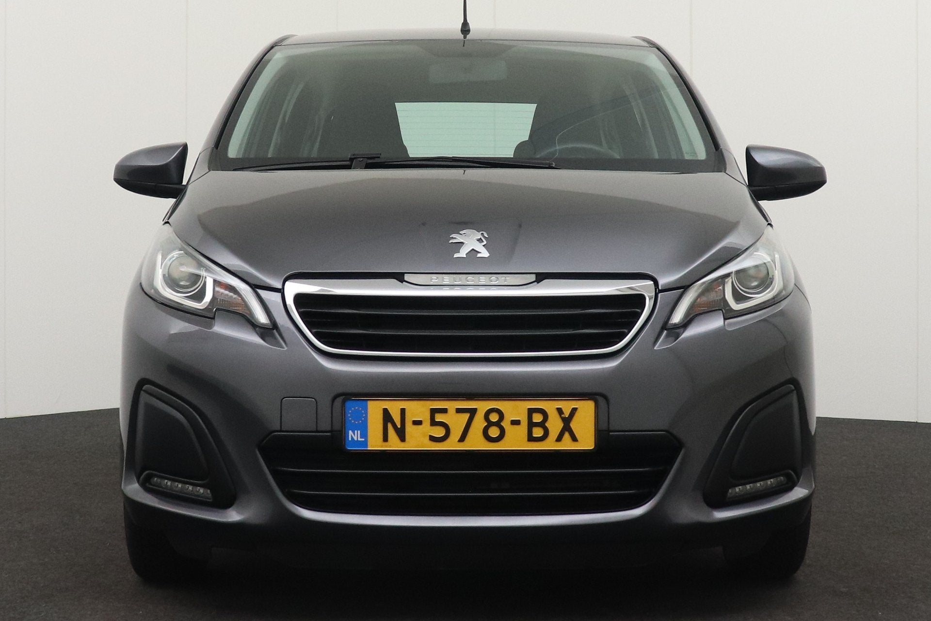Peugeot 108 1.0 e-VTi Active Bluetooth DAB LED (bj 2021), Voorwielaandrijving, Dealer onderhouden, Gebruikt, 4 stoelen