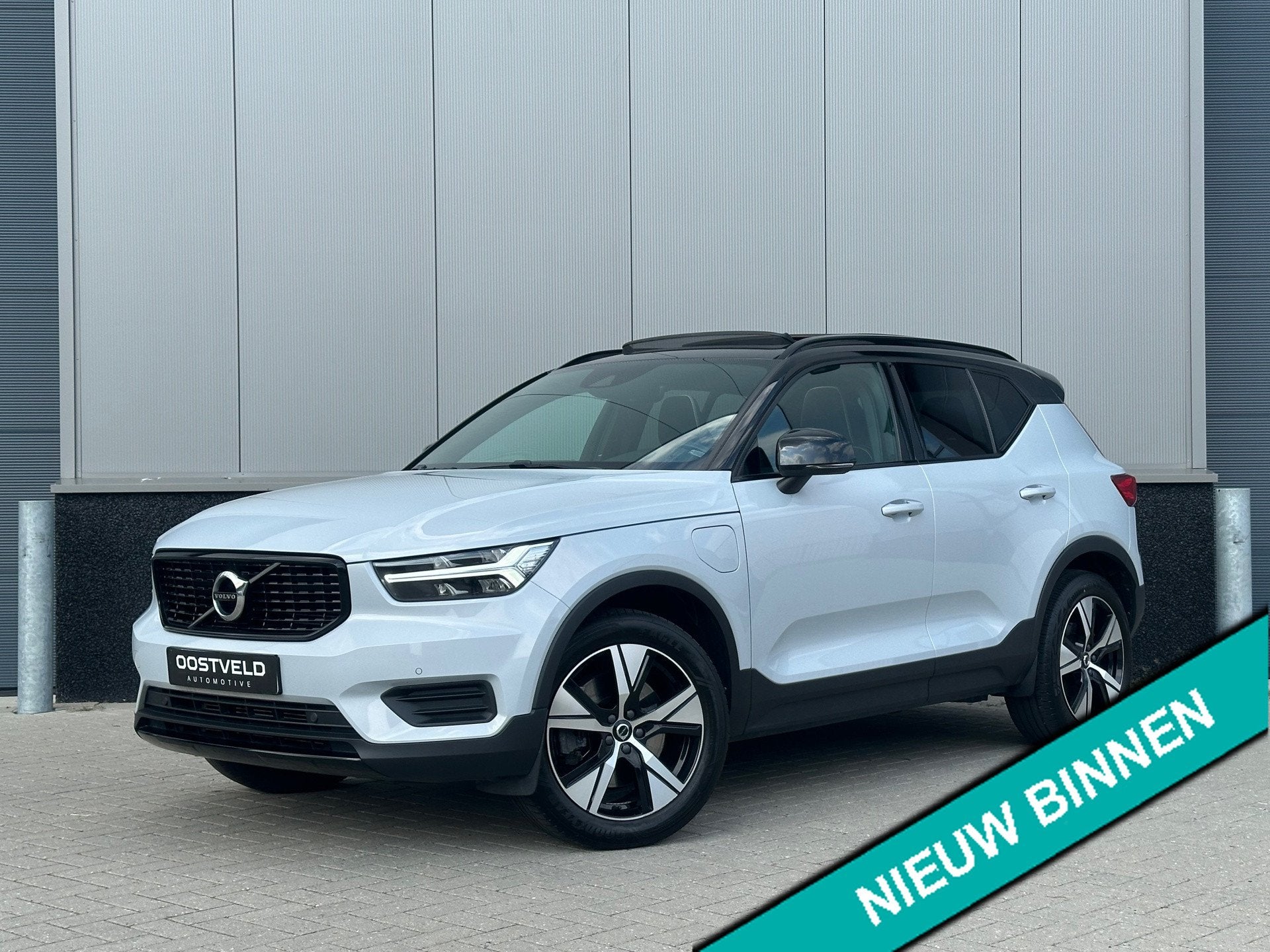 Volvo XC40 1.5 T4 Recharge R-Design |PANO|MEMO|ACC|H&K|TREKH, Automaat, Automatische klimaatregeling, Gebruikt, Zwart
