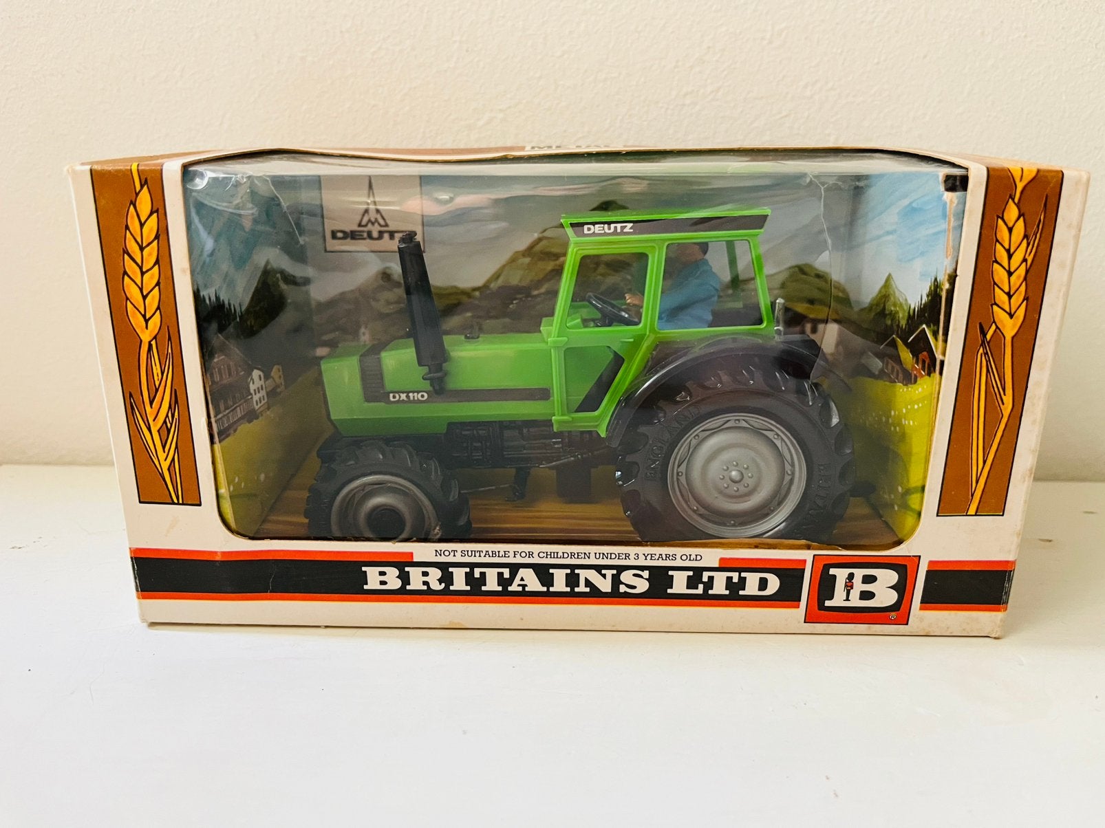 Britains Deutz DX 110 uit 1979 nieuw in doos, Hobby en Vrije tijd, Modelauto's | 1:32, Zo goed als nieuw, Tractor of Landbouw