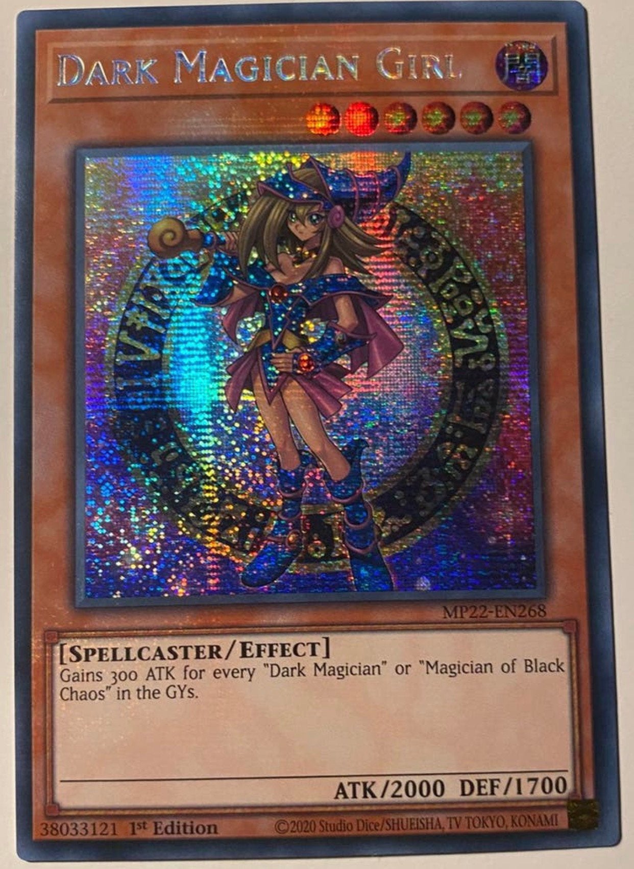 Yu-Gi-Oh! Dark Magician Girl MP22 1st Edition Tin Promo !, Hobby en Vrije tijd, Verzamelkaartspellen | Yu-gi-Oh!, Ophalen of Verzenden