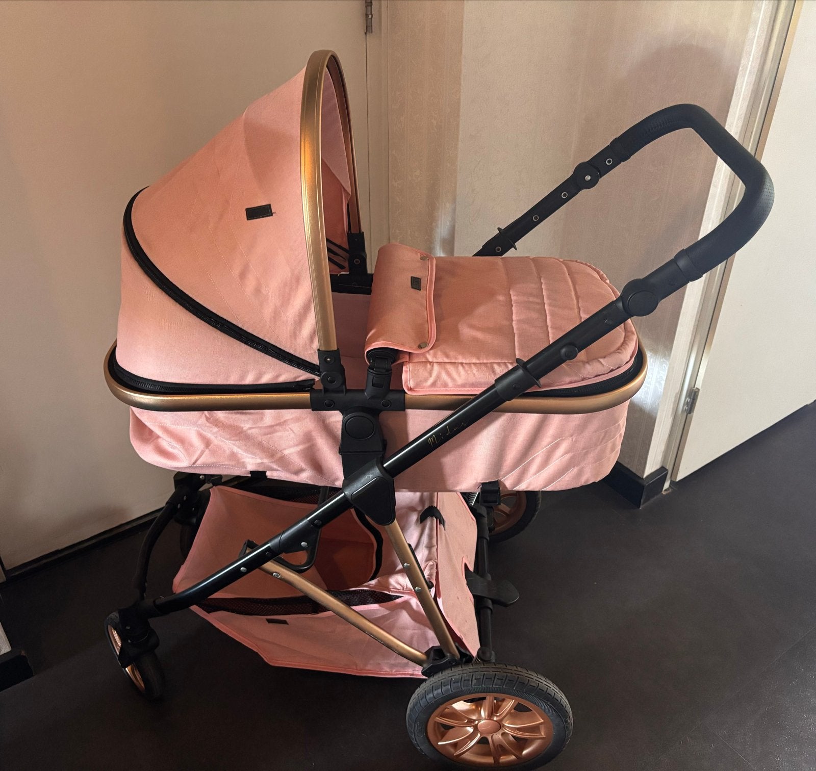 Nieuwe kinderwagen roze met gouden details en 2 maxicosies, Nieuw, Combiwagen, Met autostoeltje, Ophalen