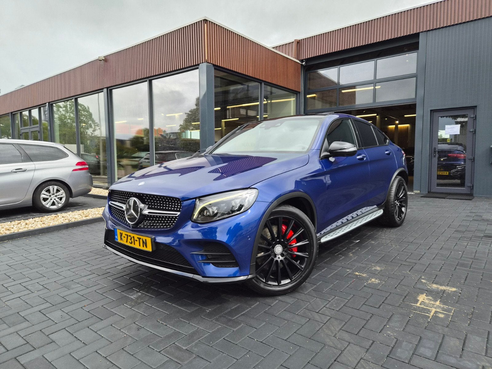 Mercedes-Benz GLC 300 Coupe 2016 Blauw AMG Designo FULL, Automaat, Zwart, Blauw, 102 €/maand