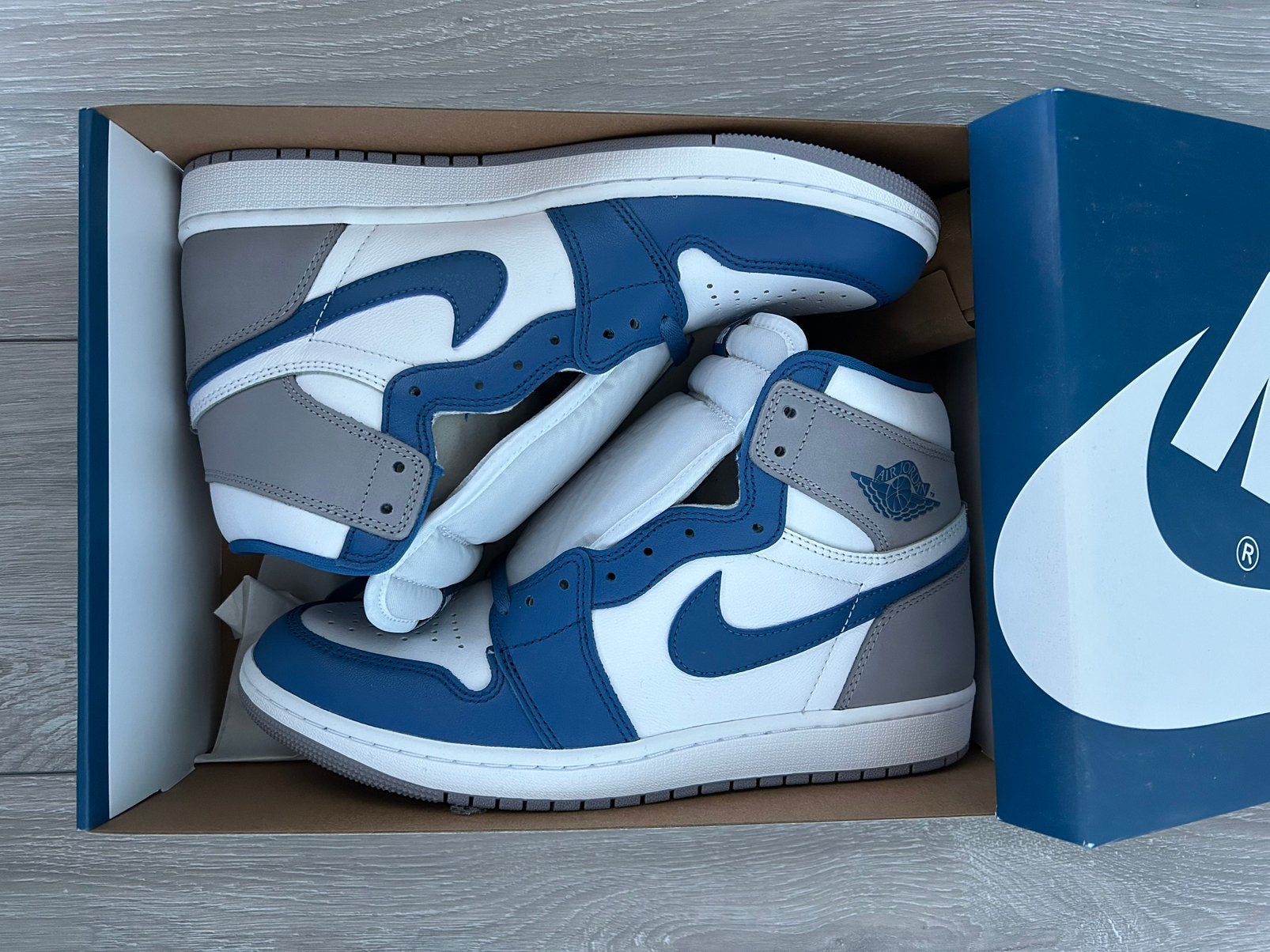 Nike Air Jordan 1 Retro High OG ‘True Blue’, Schoenen, Nieuw, Ophalen of Verzenden, Jongen