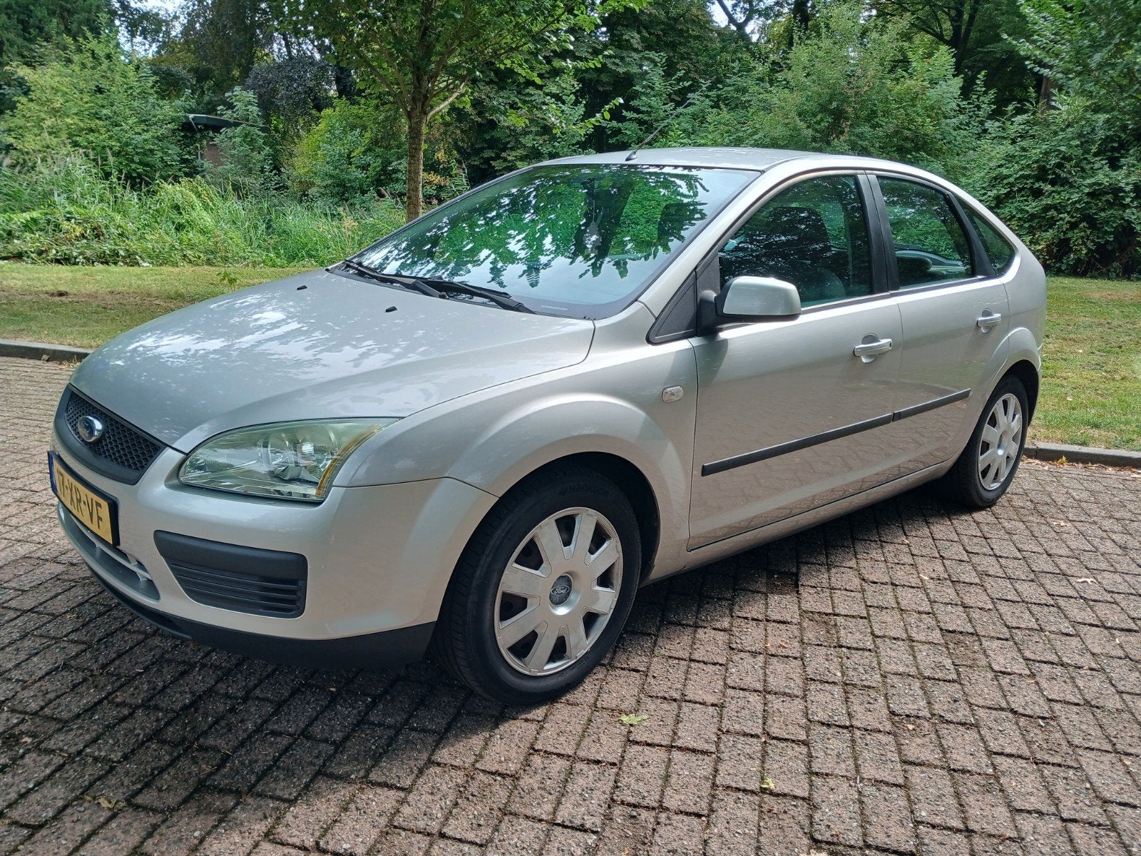 Auto Ford Focus grijs, Auto's, Ford, Focus, Stof, 74 pk, Zwart