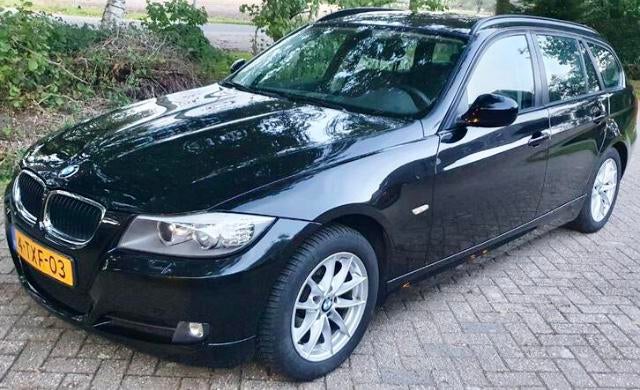 BMW 318i 2.0 E91 Touring 2012 Zwart, Auto's, BMW, Skiluik, Zwart, Handgeschakeld, Grijs