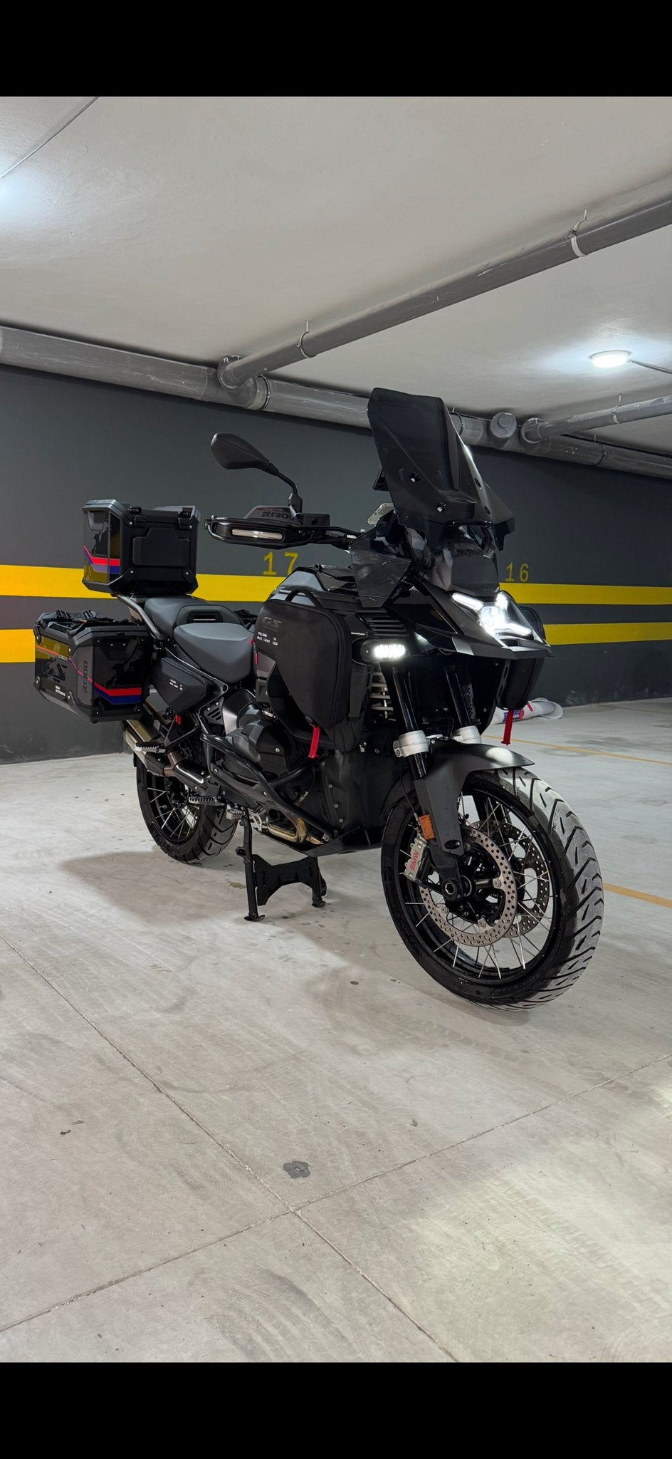 BMW R 1300 GS Adventure Triple Black GSA Akrapovic, 2 cilinders, Motorrijbewijs A, Handvatverwarming, Particulier